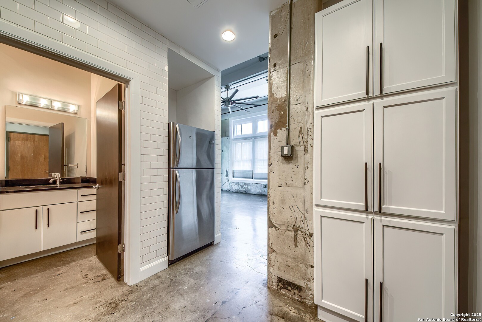 831 S FLORES ST Unit: 2101