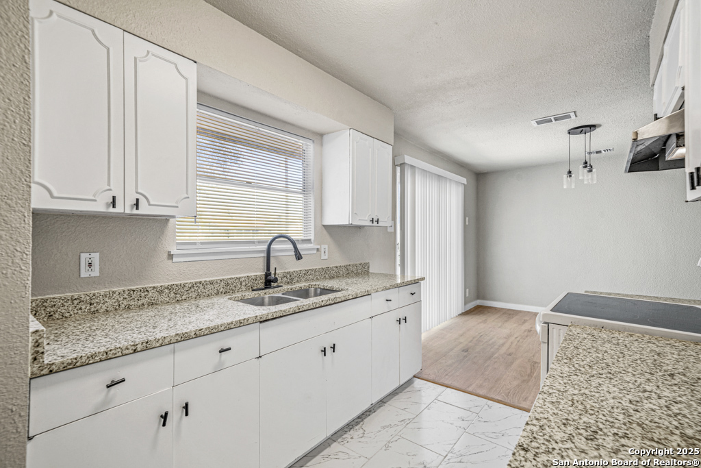 111 Lake Valley