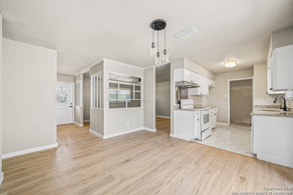 111 Lake Valley