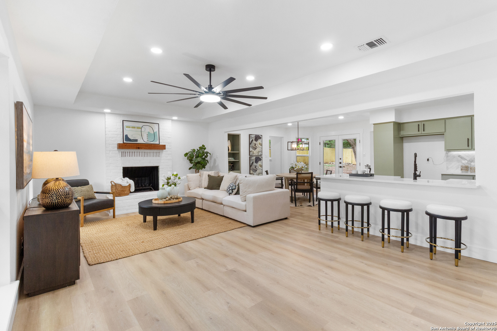 1124 Fox Run Circle