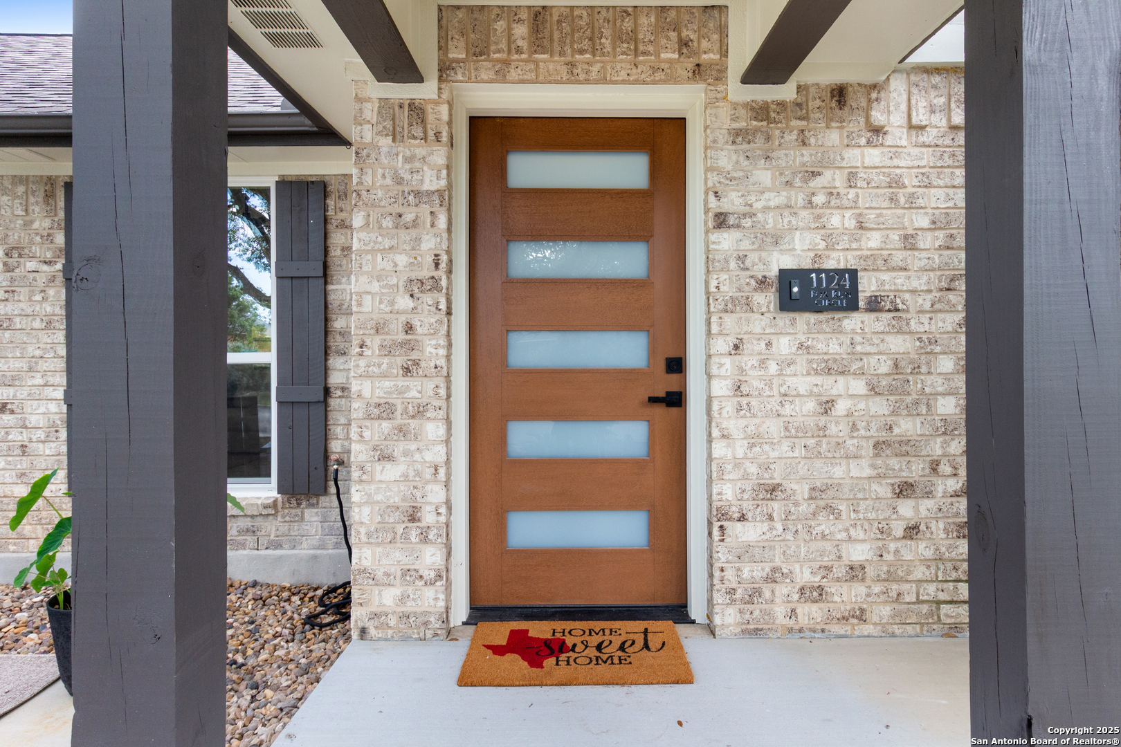 1124 Fox Run Circle