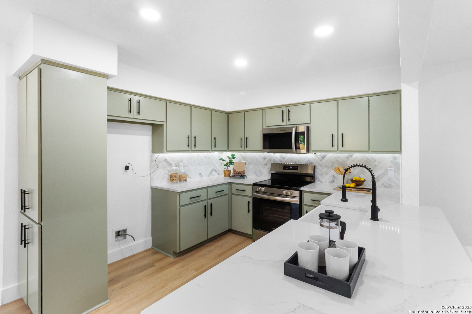 1124 Fox Run Circle