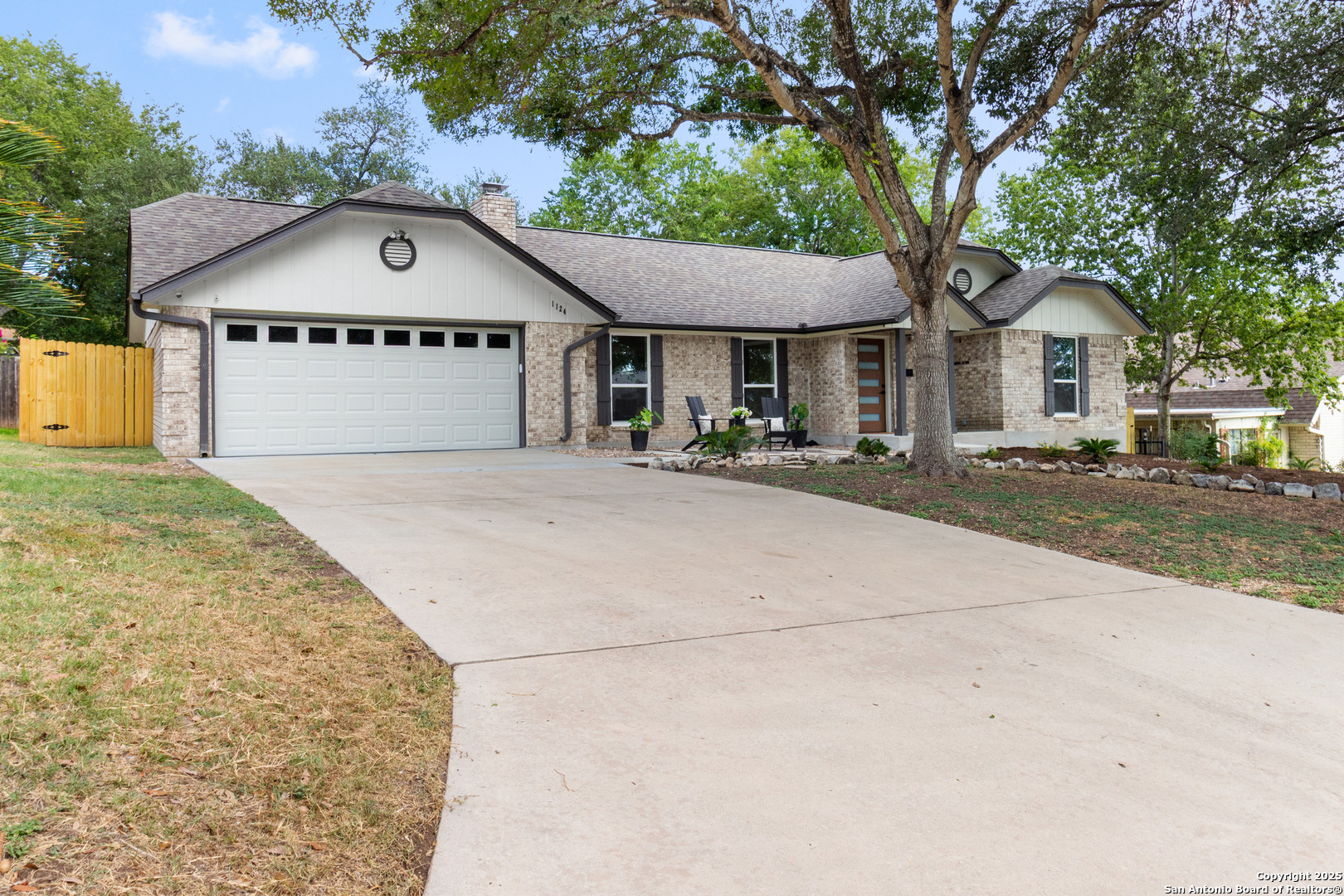 1124 Fox Run Circle
