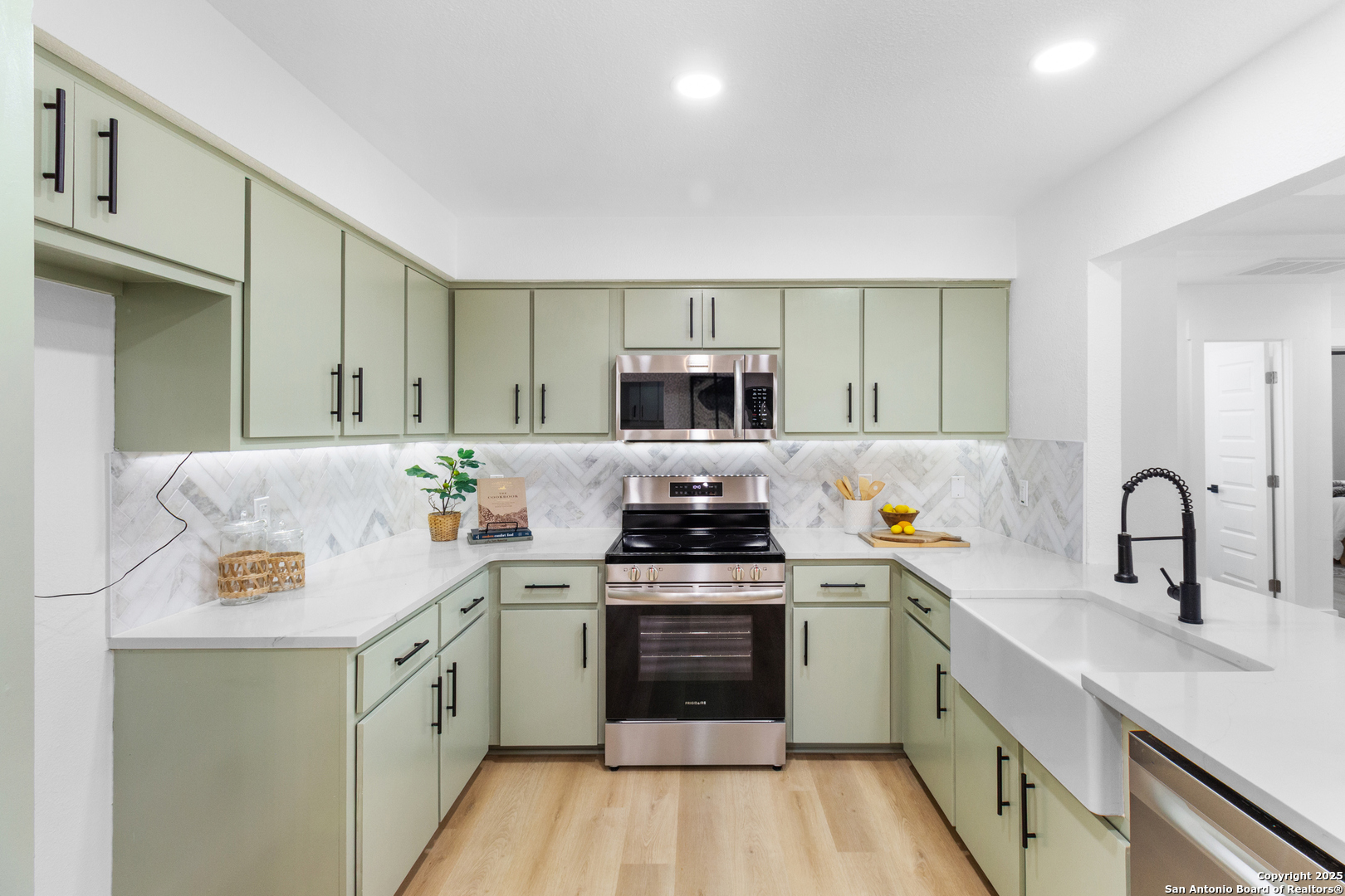 1124 Fox Run Circle