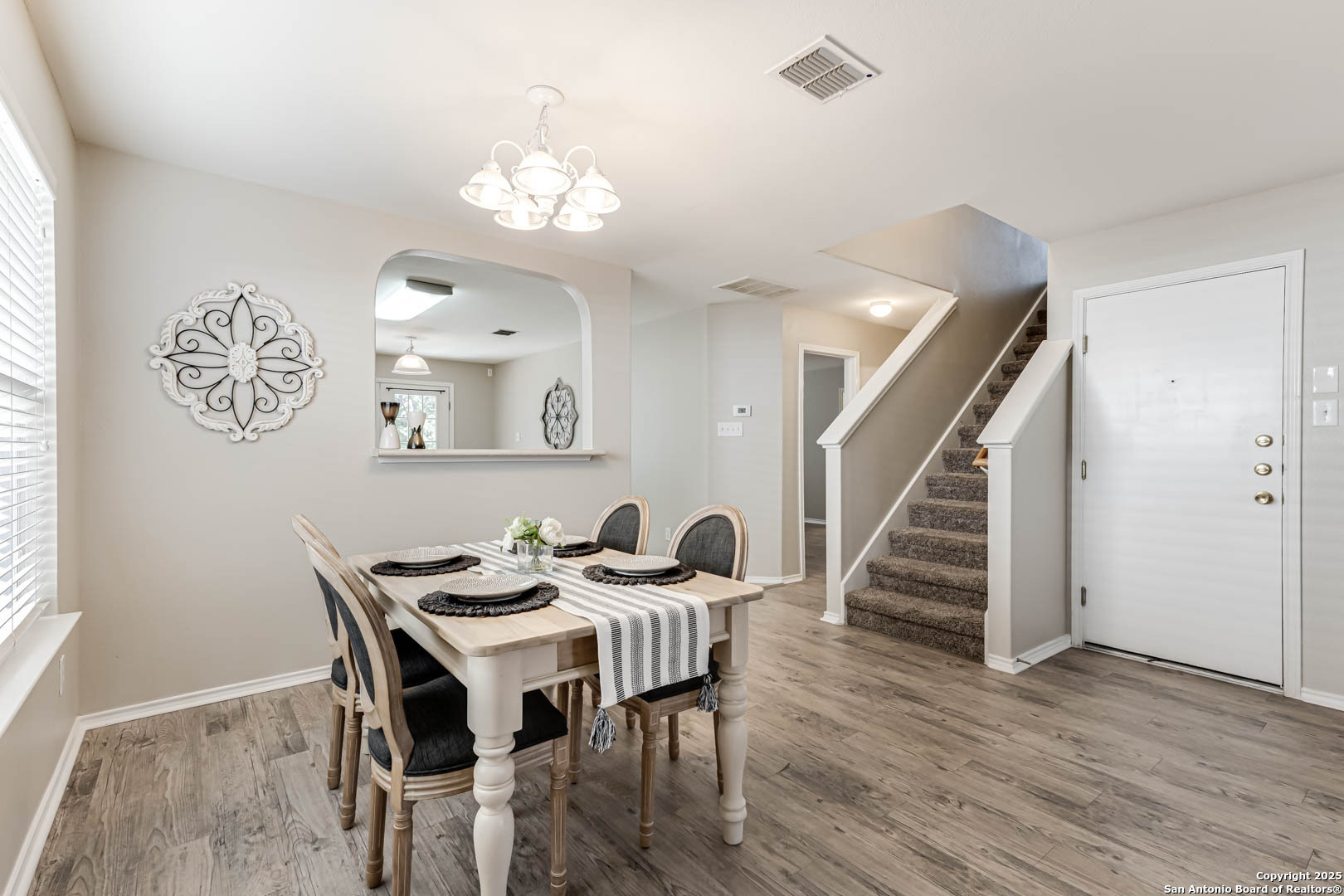 8903 Meadow Springs