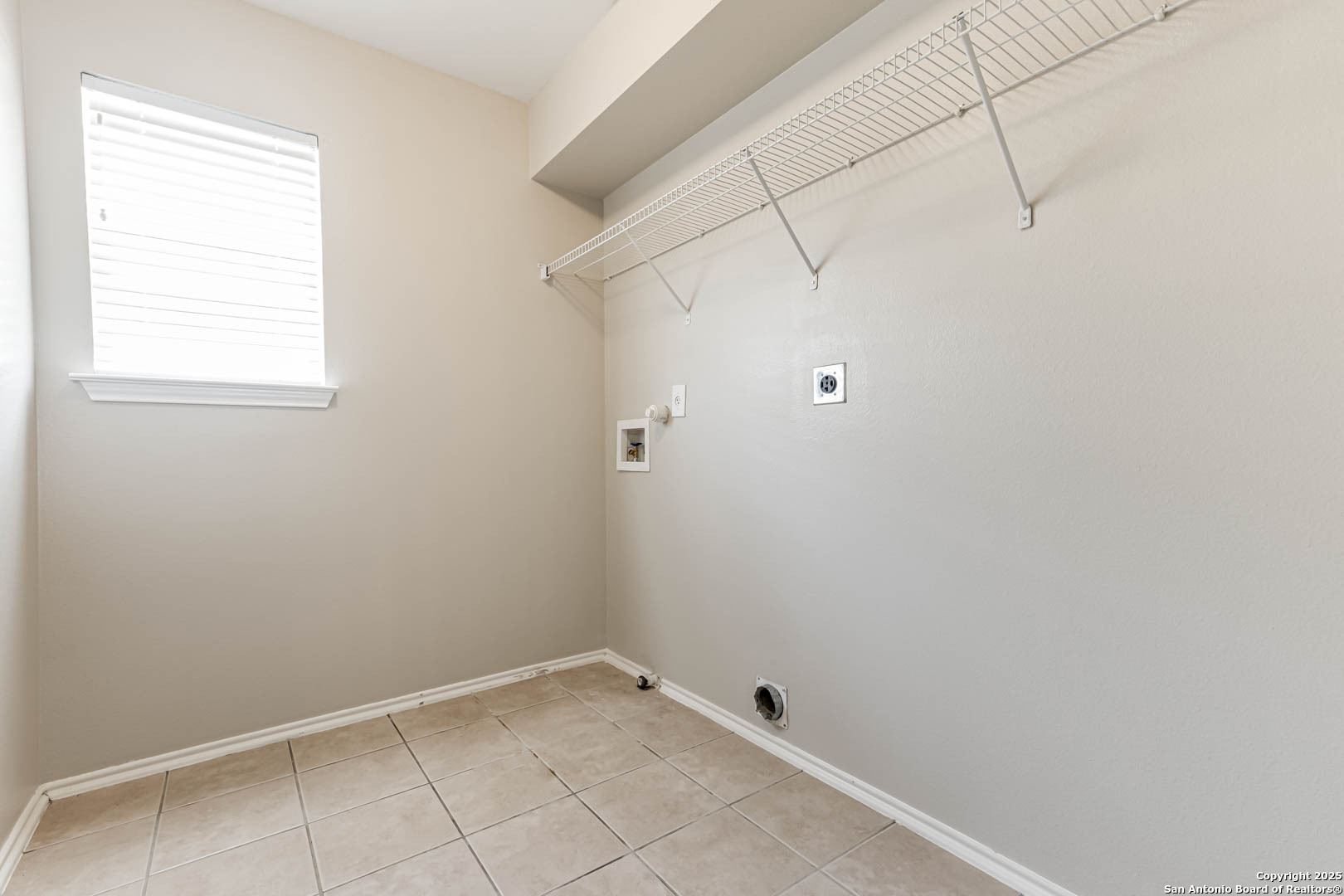 8903 Meadow Springs
