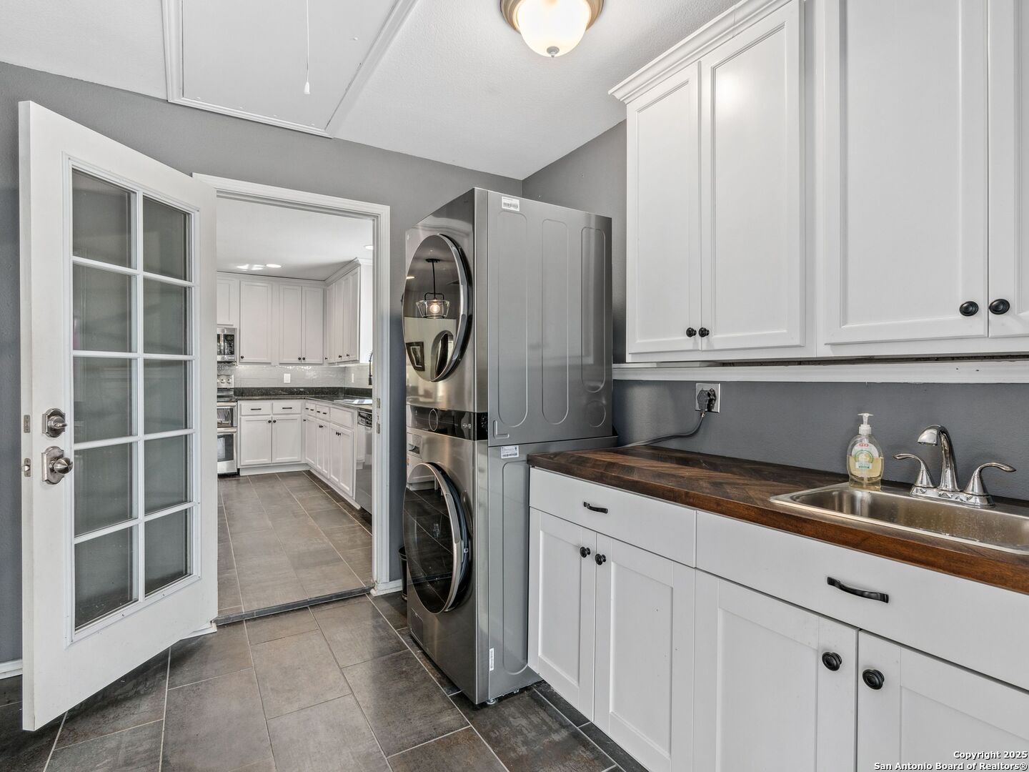 26817 Hogan Dr
