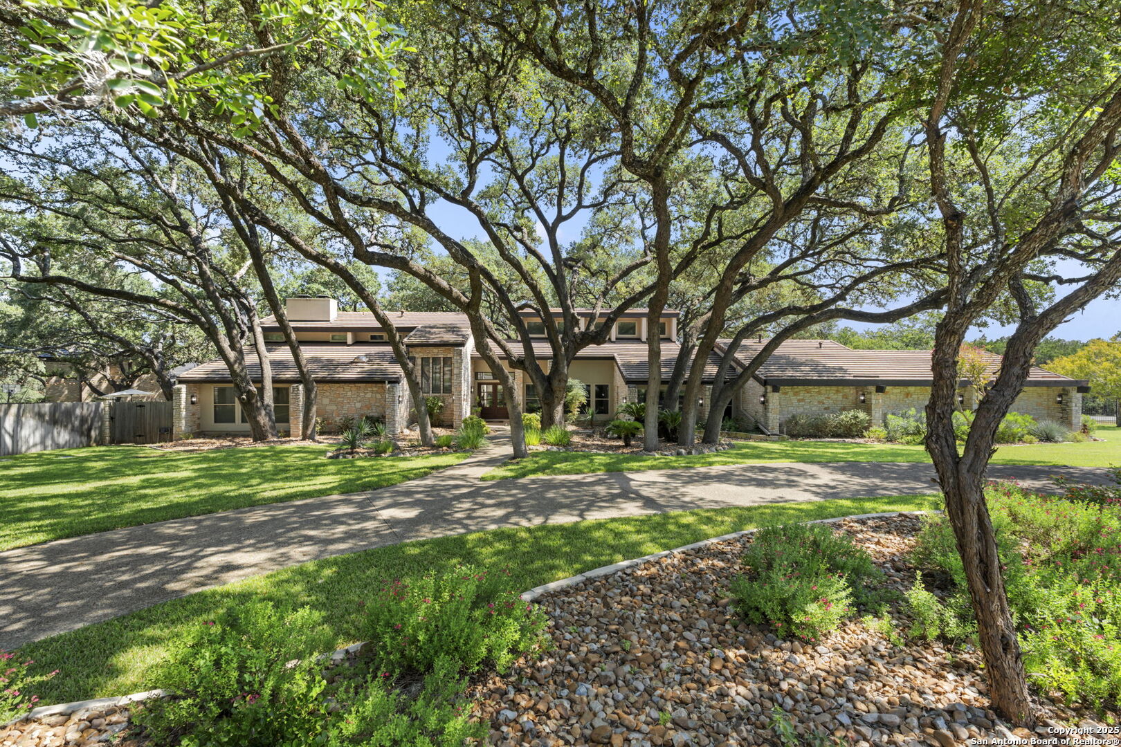8707 Paisano Pass
