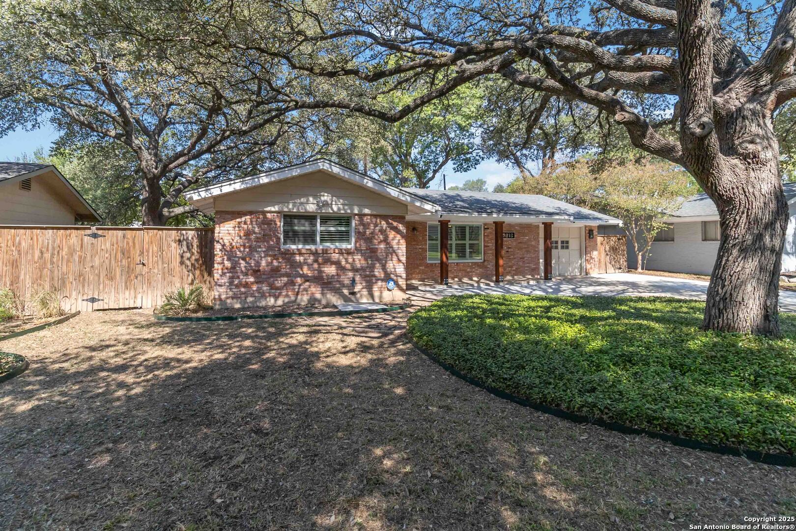 9815 Lantana
