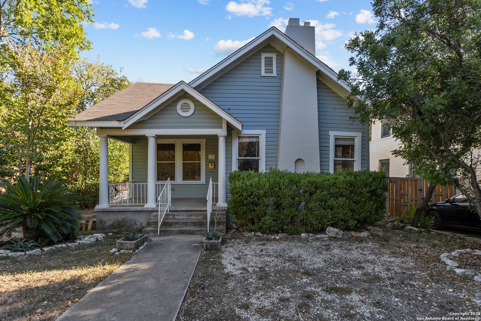 118 E Huisache
