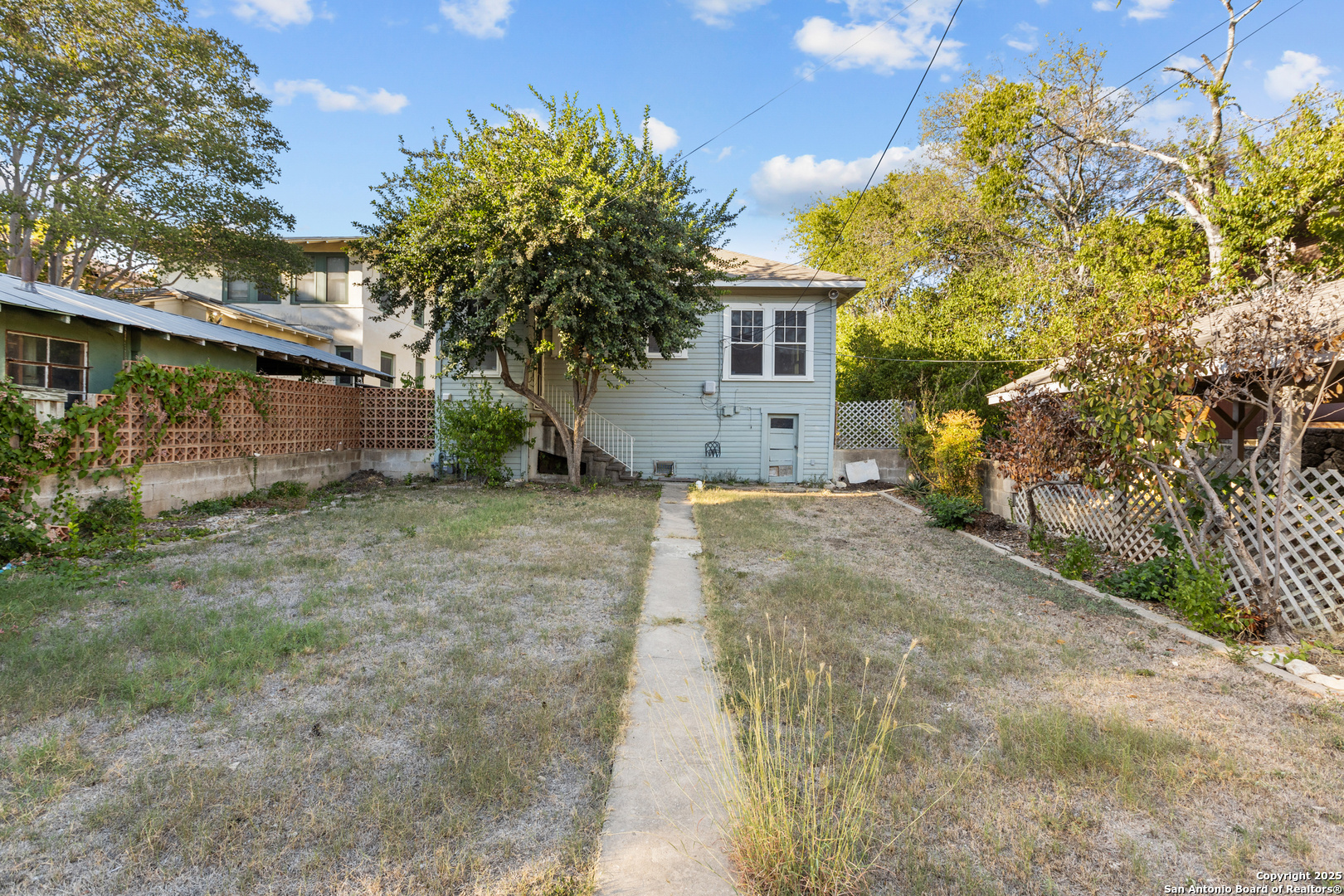 118 E Huisache