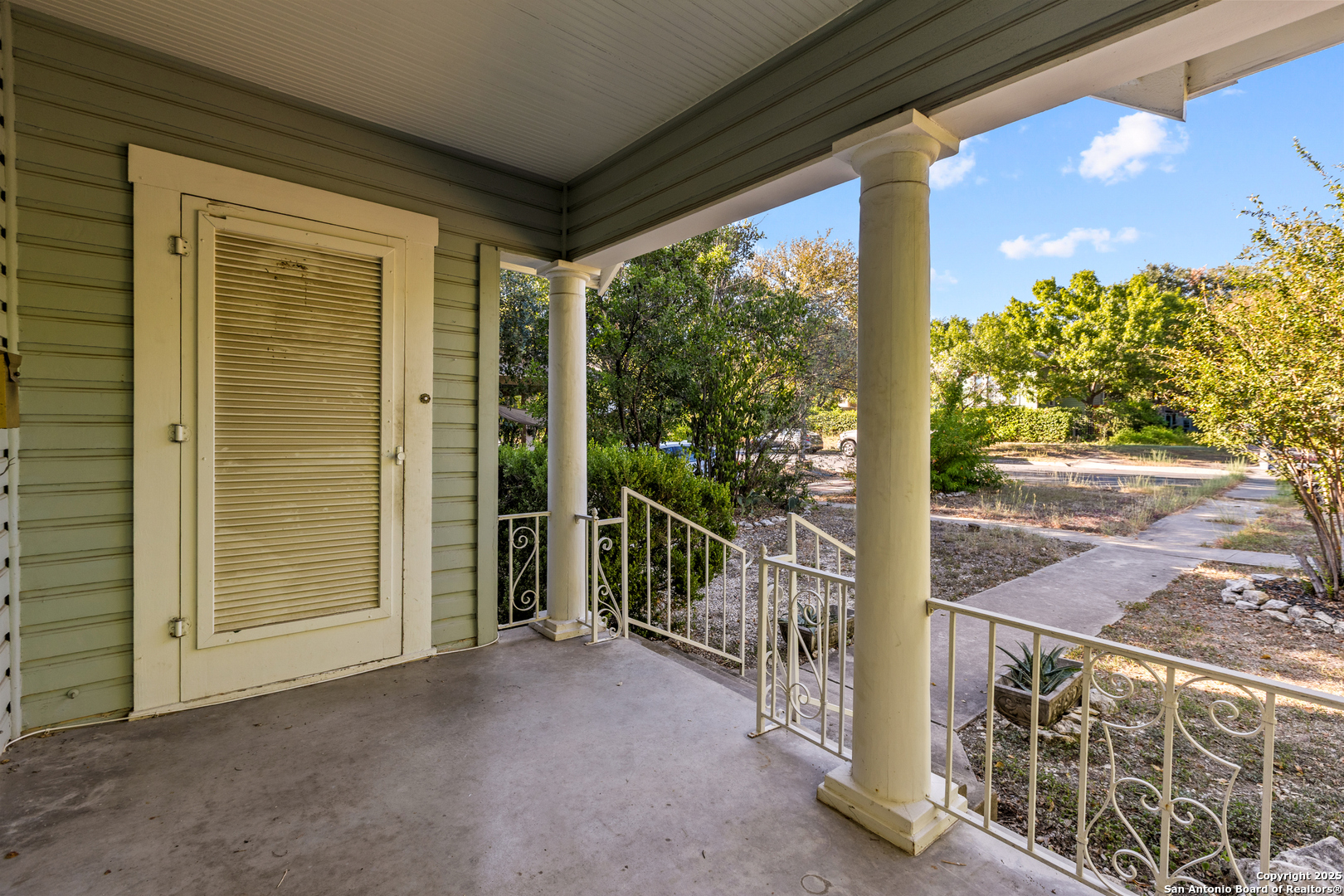 118 E Huisache