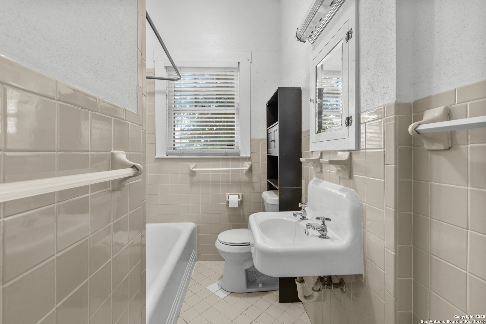 118 E Huisache