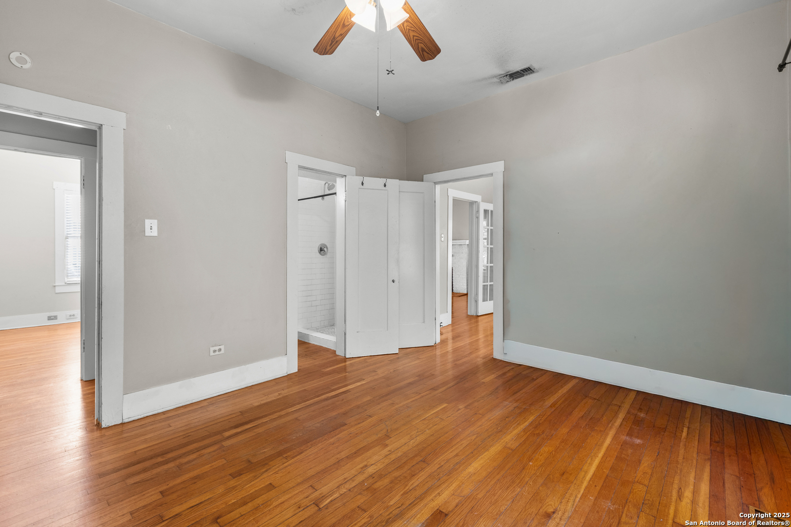 118 E Huisache