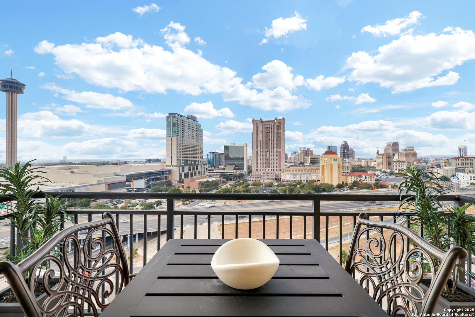 215 Center St Unit: 1307