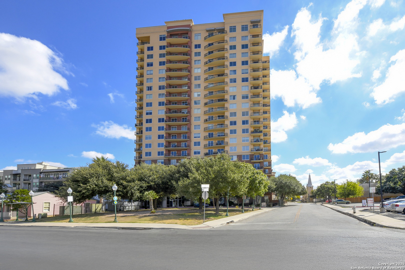 215 Center St Unit: 1307