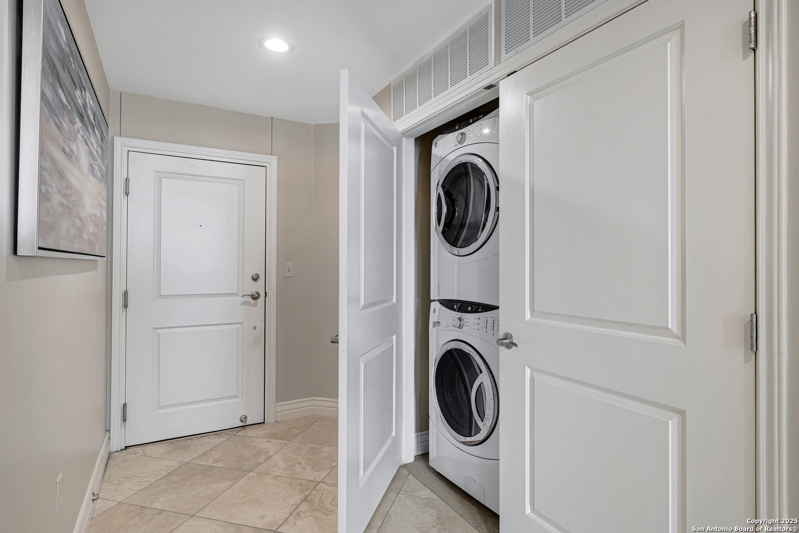 215 Center St Unit: 1307