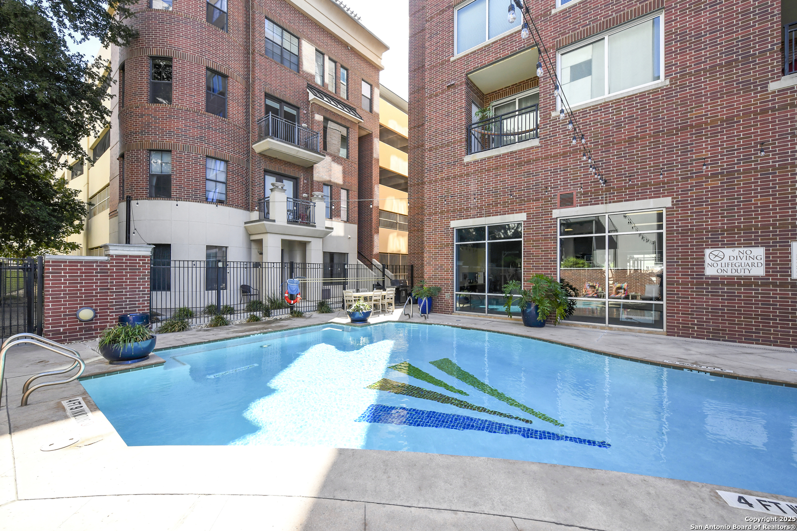 215 Center St Unit: 1307