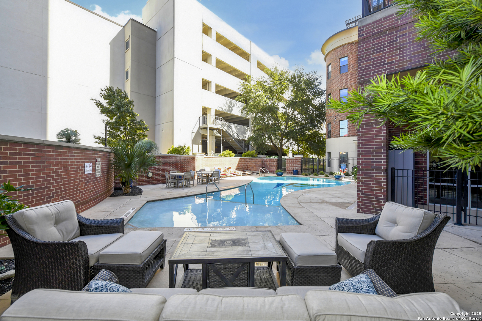 215 Center St Unit: 1307