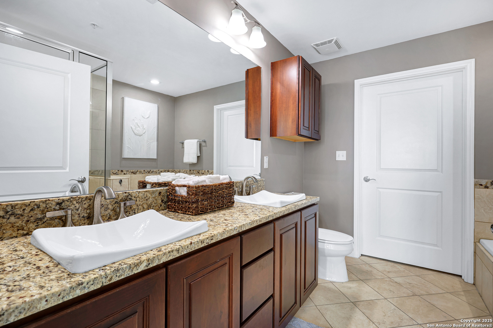 215 Center St Unit: 1307