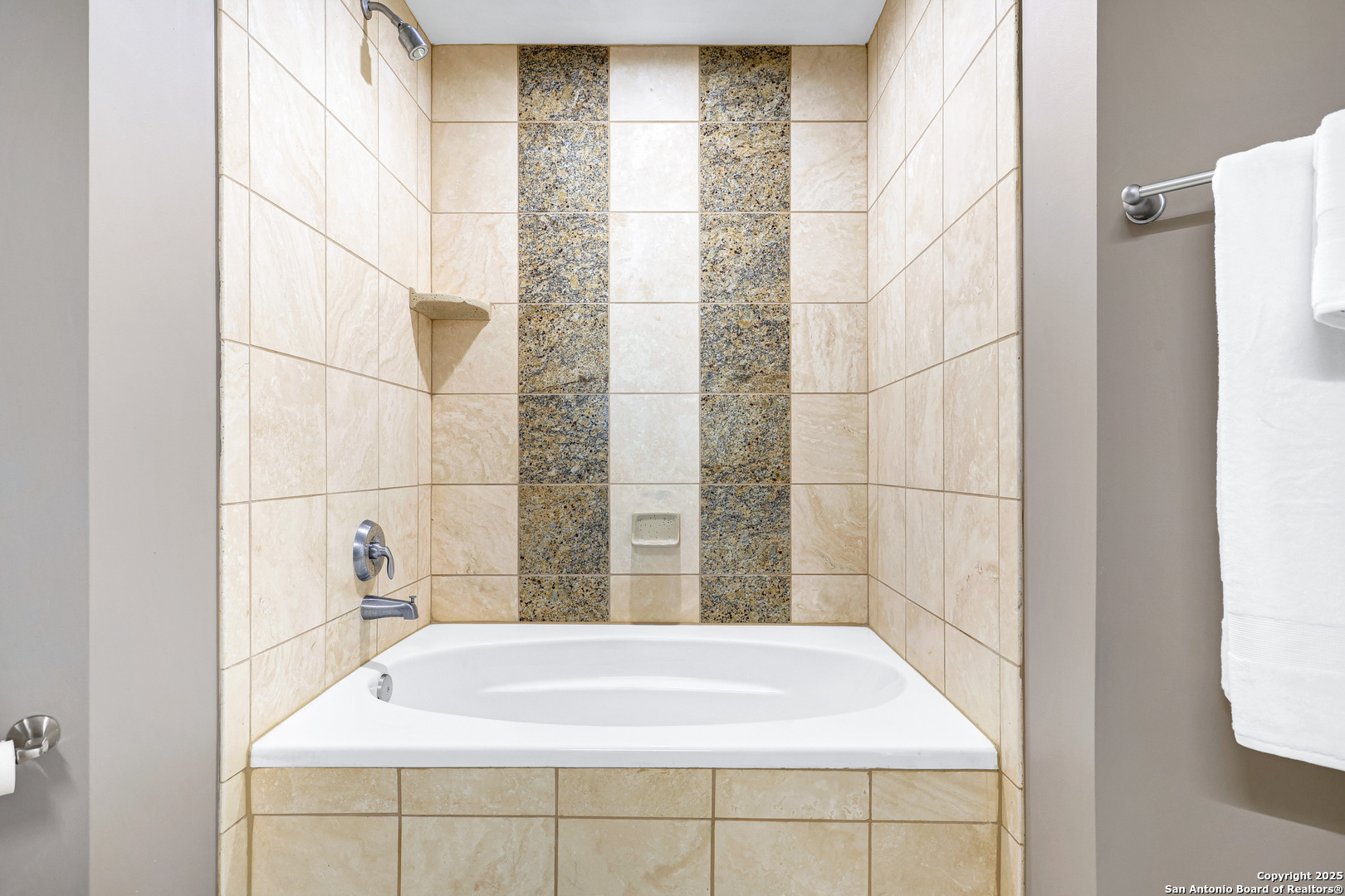 215 Center St Unit: 1307