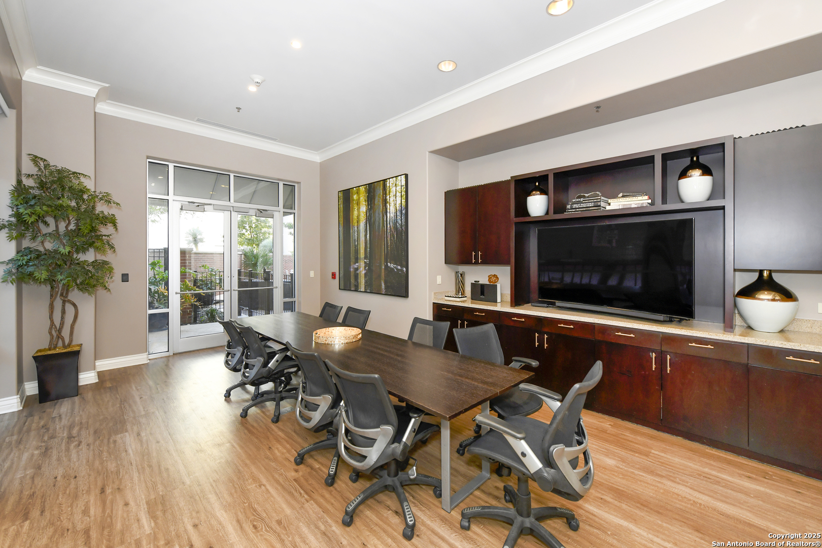 215 Center St Unit: 1307