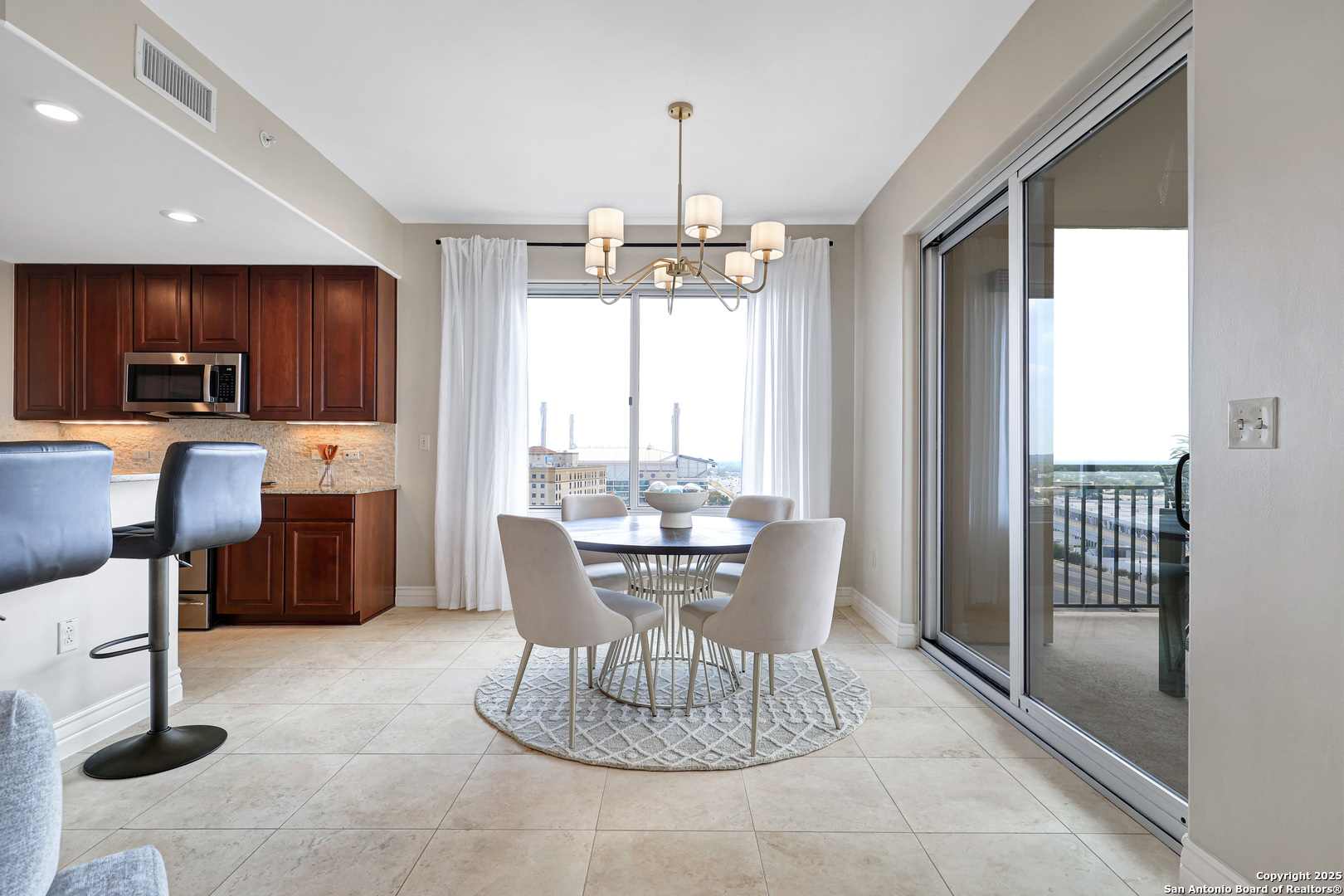 215 Center St Unit: 1307