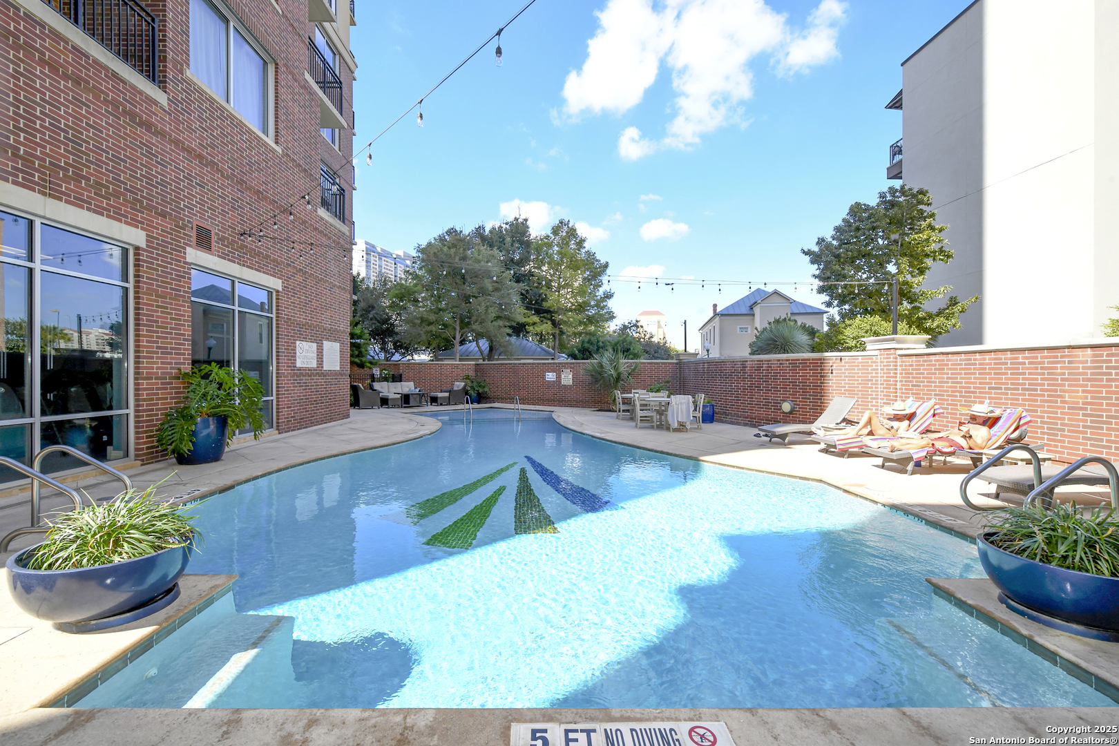 215 Center St Unit: 1307