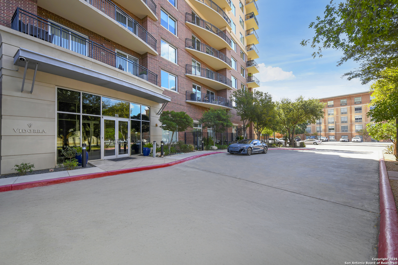 215 Center St Unit: 1307