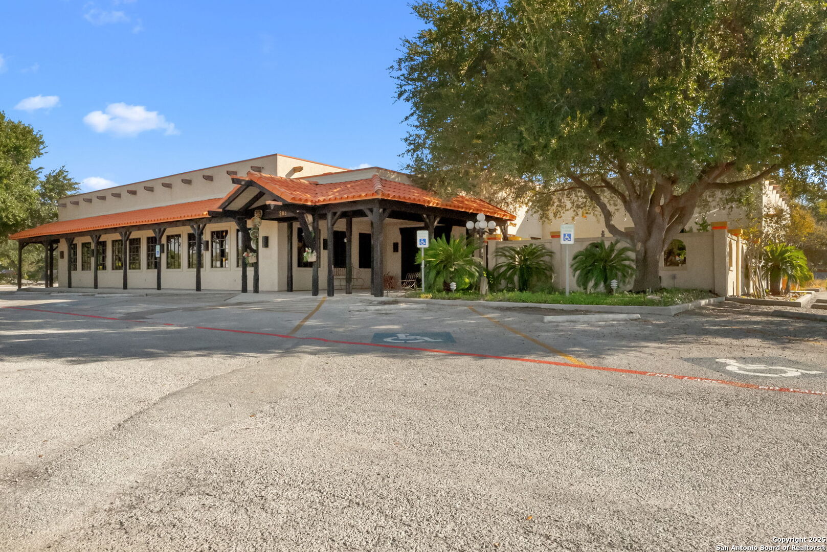 983 N Highway 123