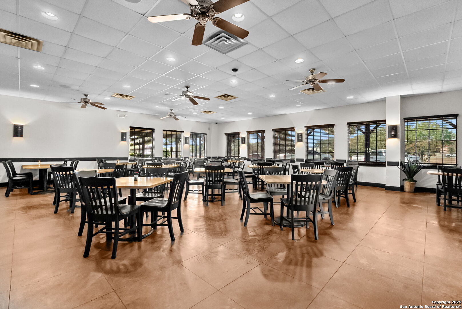 983 N Highway 123