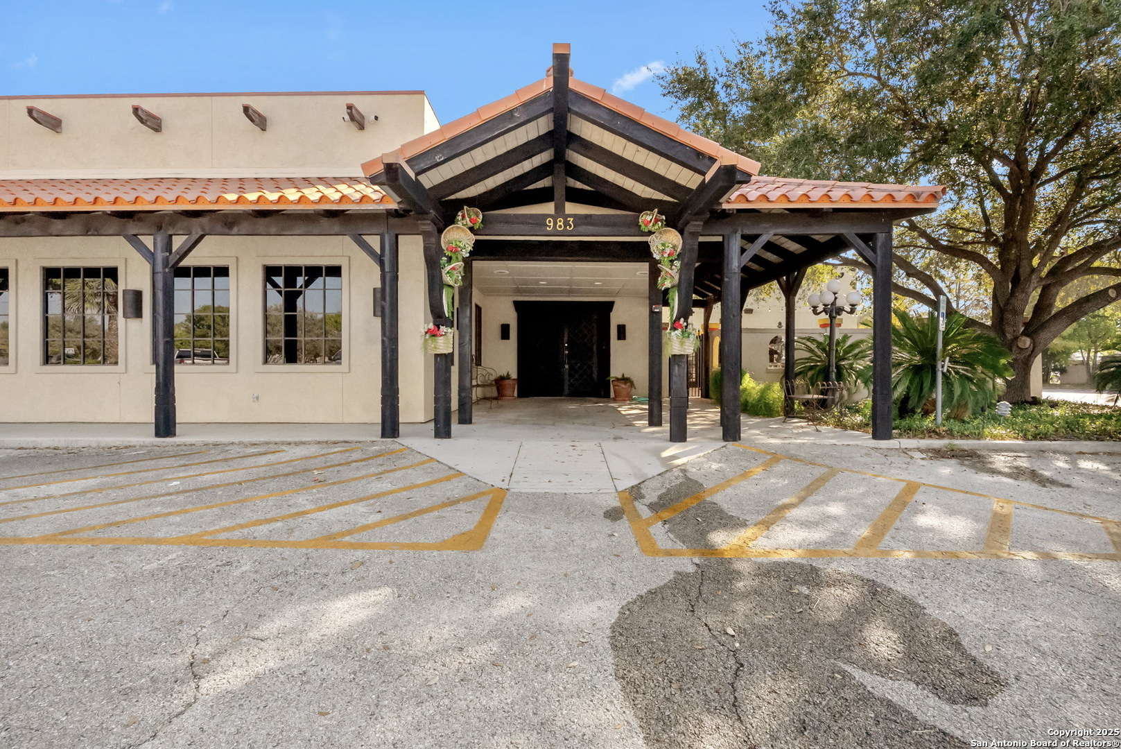 983 N Highway 123