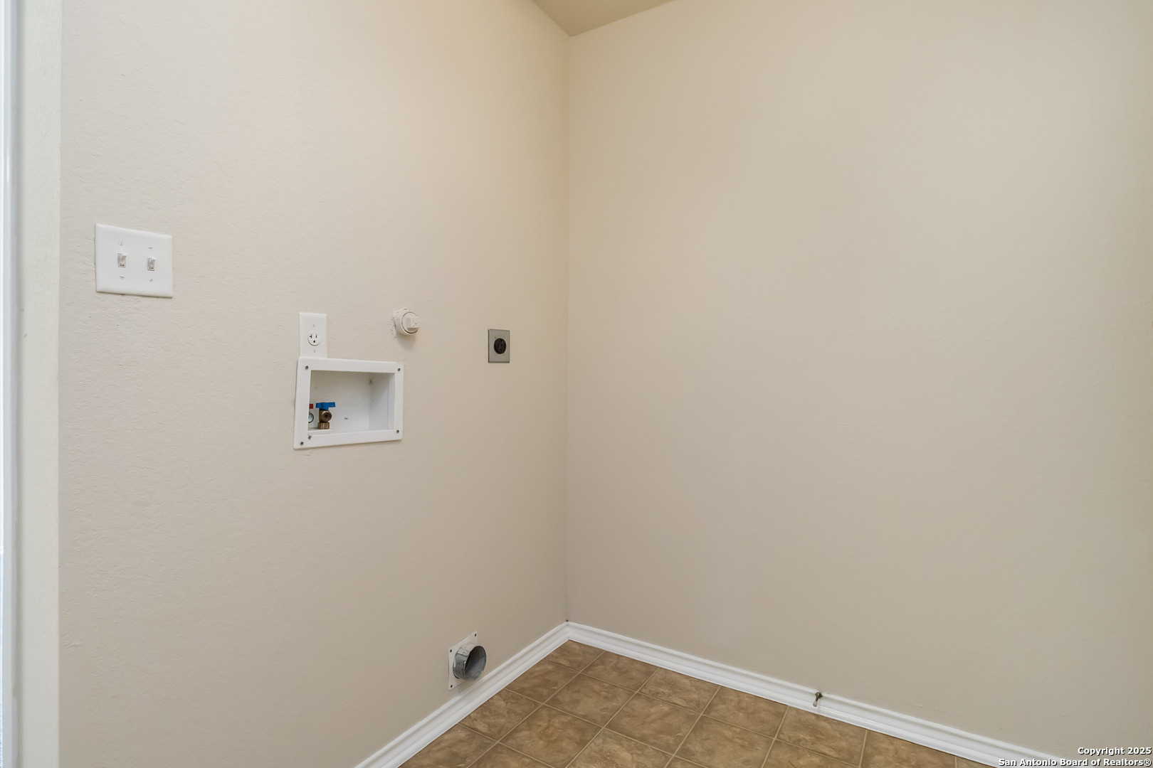 9906 Barhill Bay