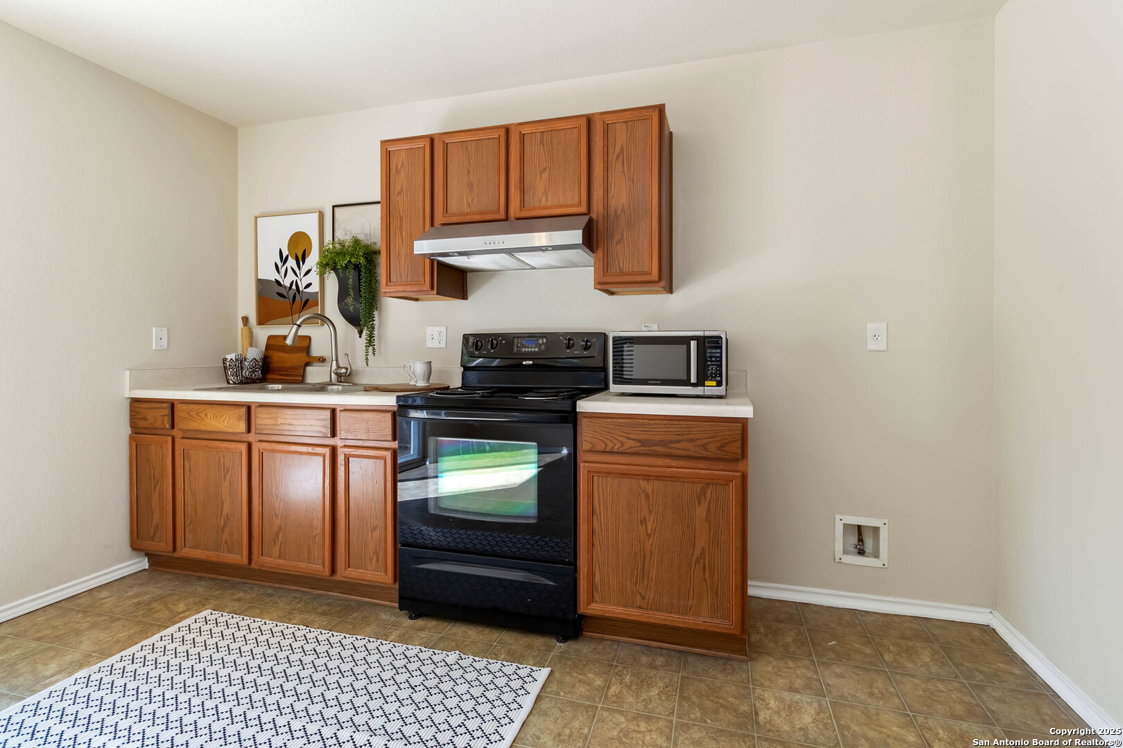 9906 Barhill Bay
