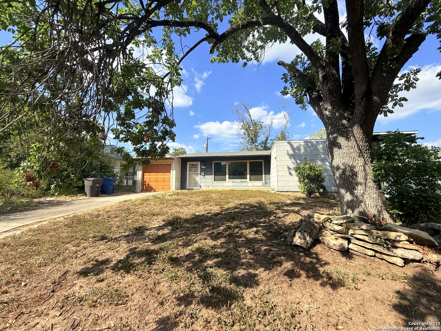 607 Blakeley Dr
