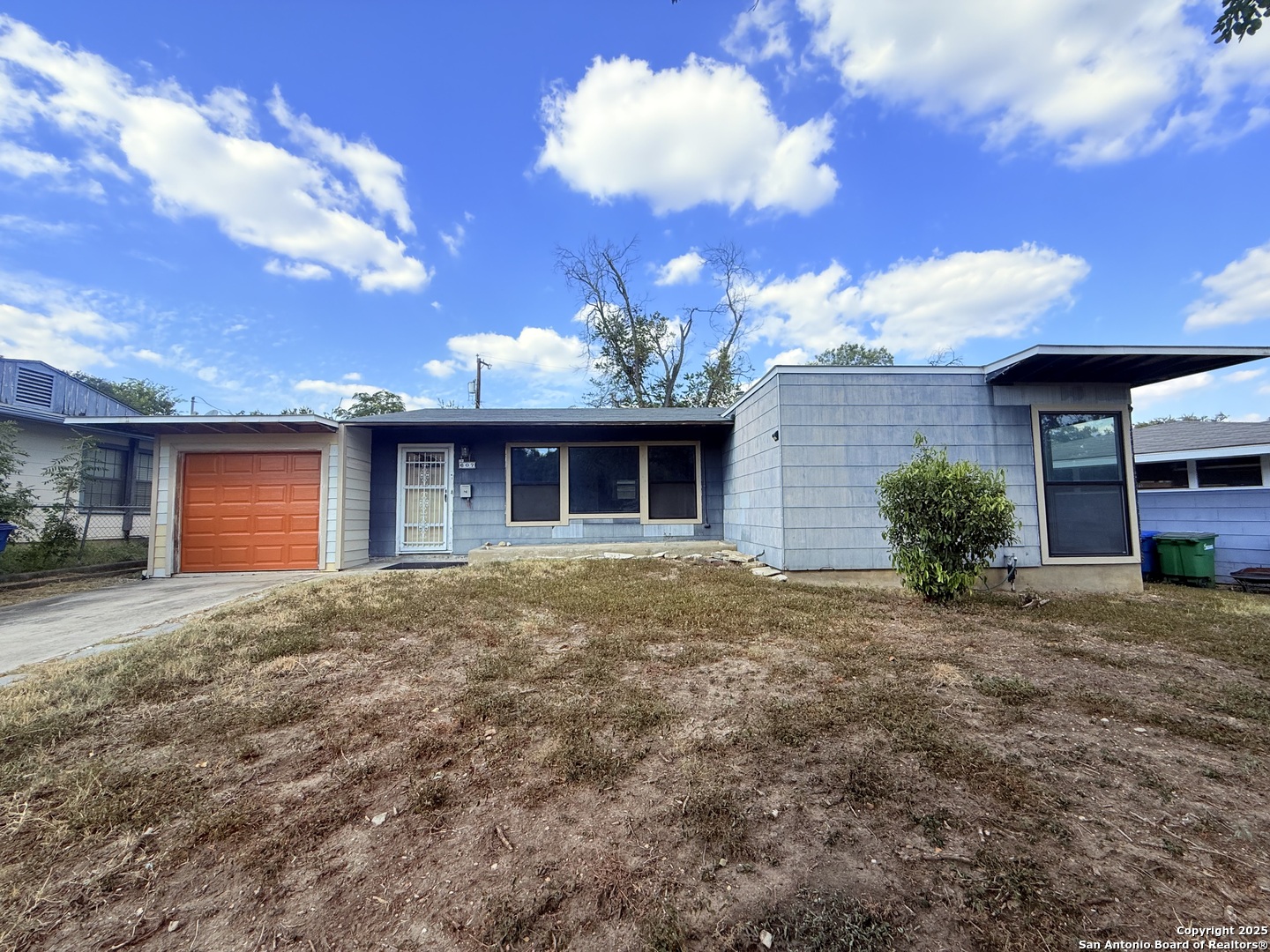 607 Blakeley Dr