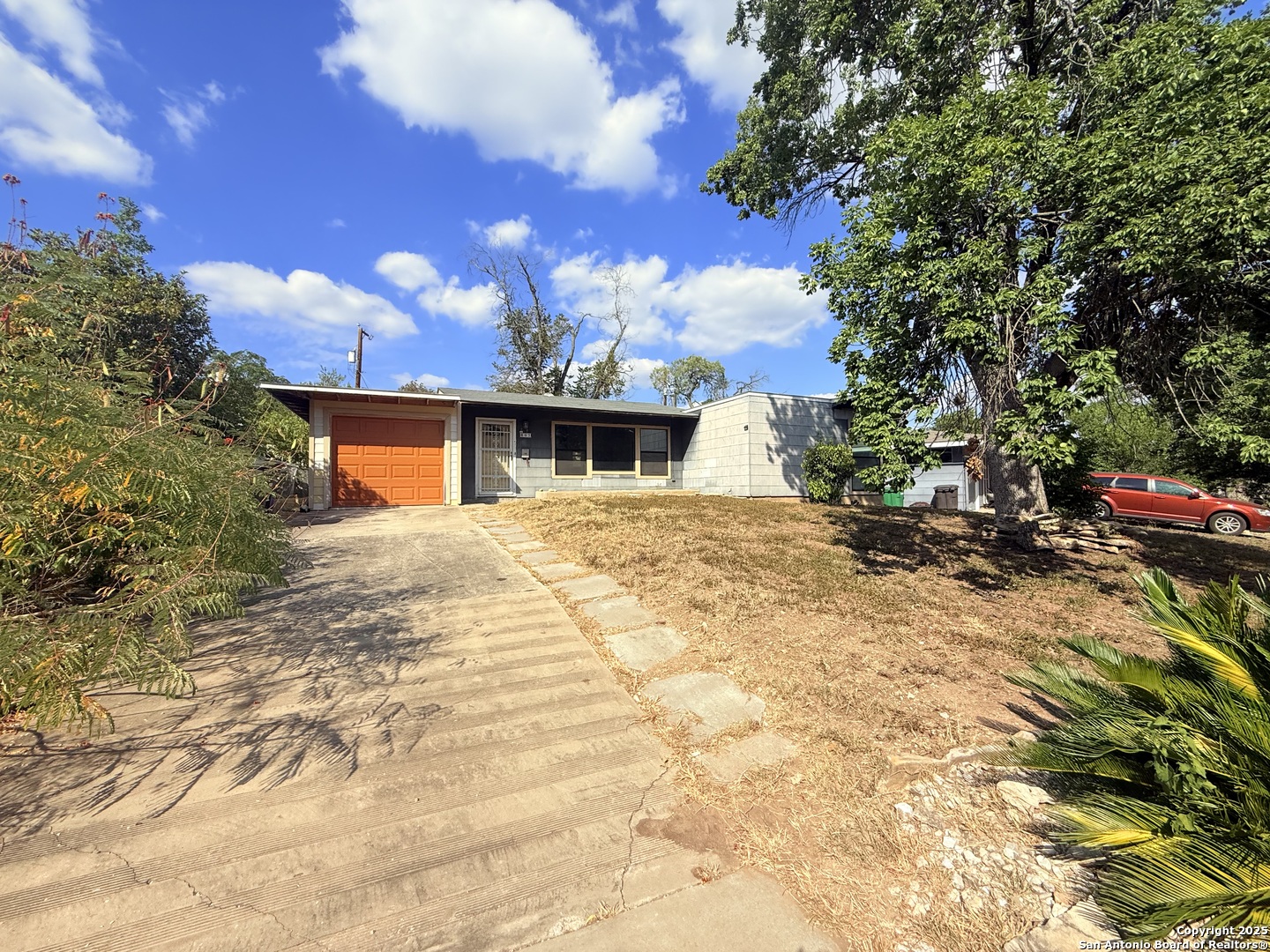 607 Blakeley Dr
