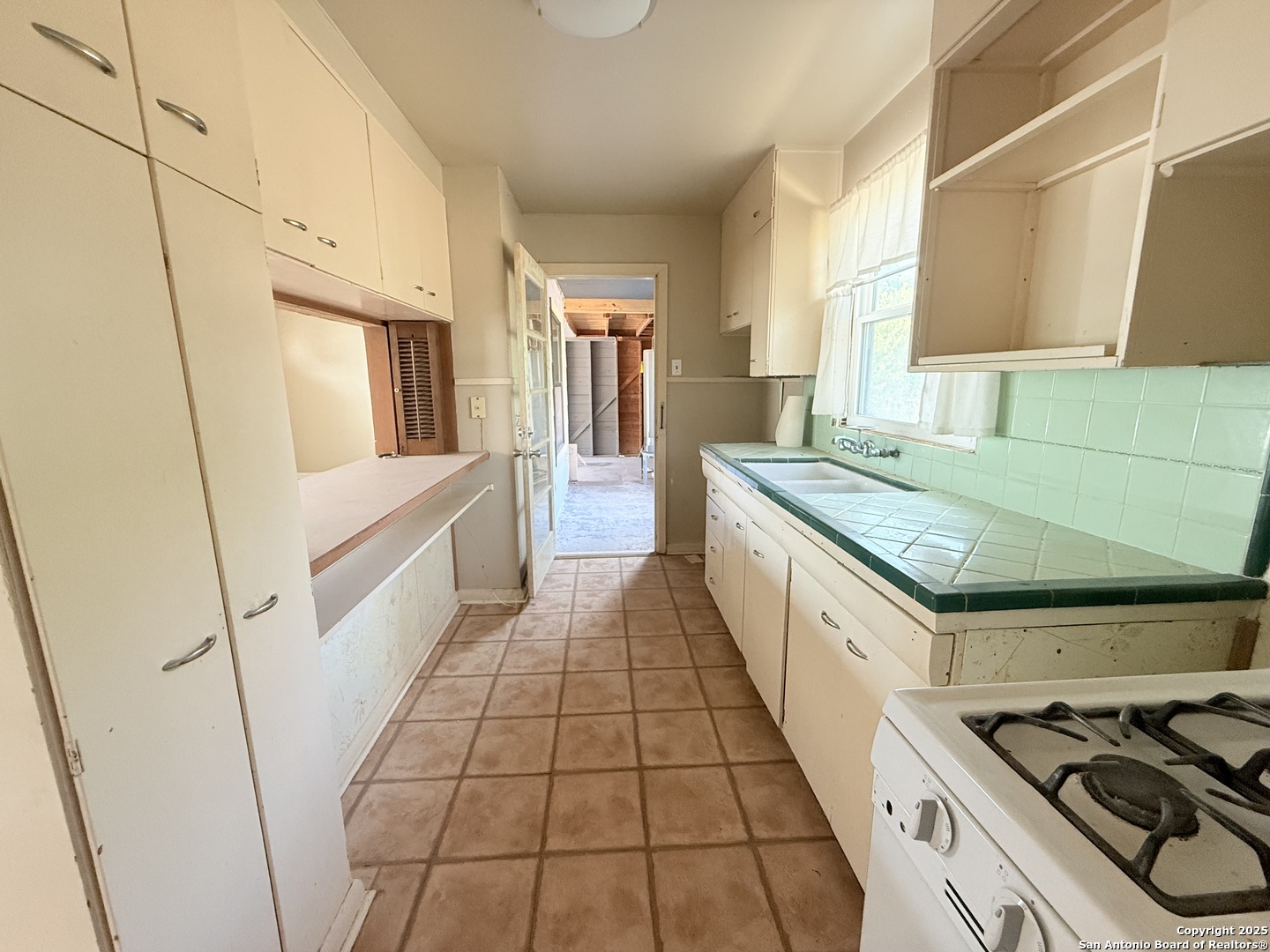 607 Blakeley Dr