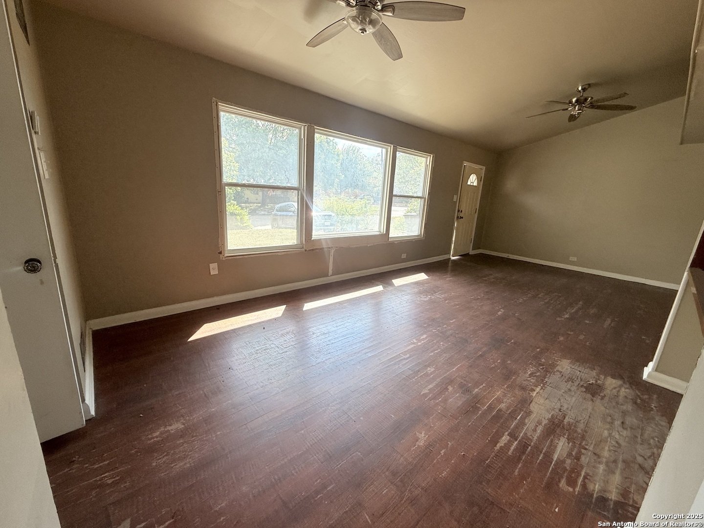 607 Blakeley Dr
