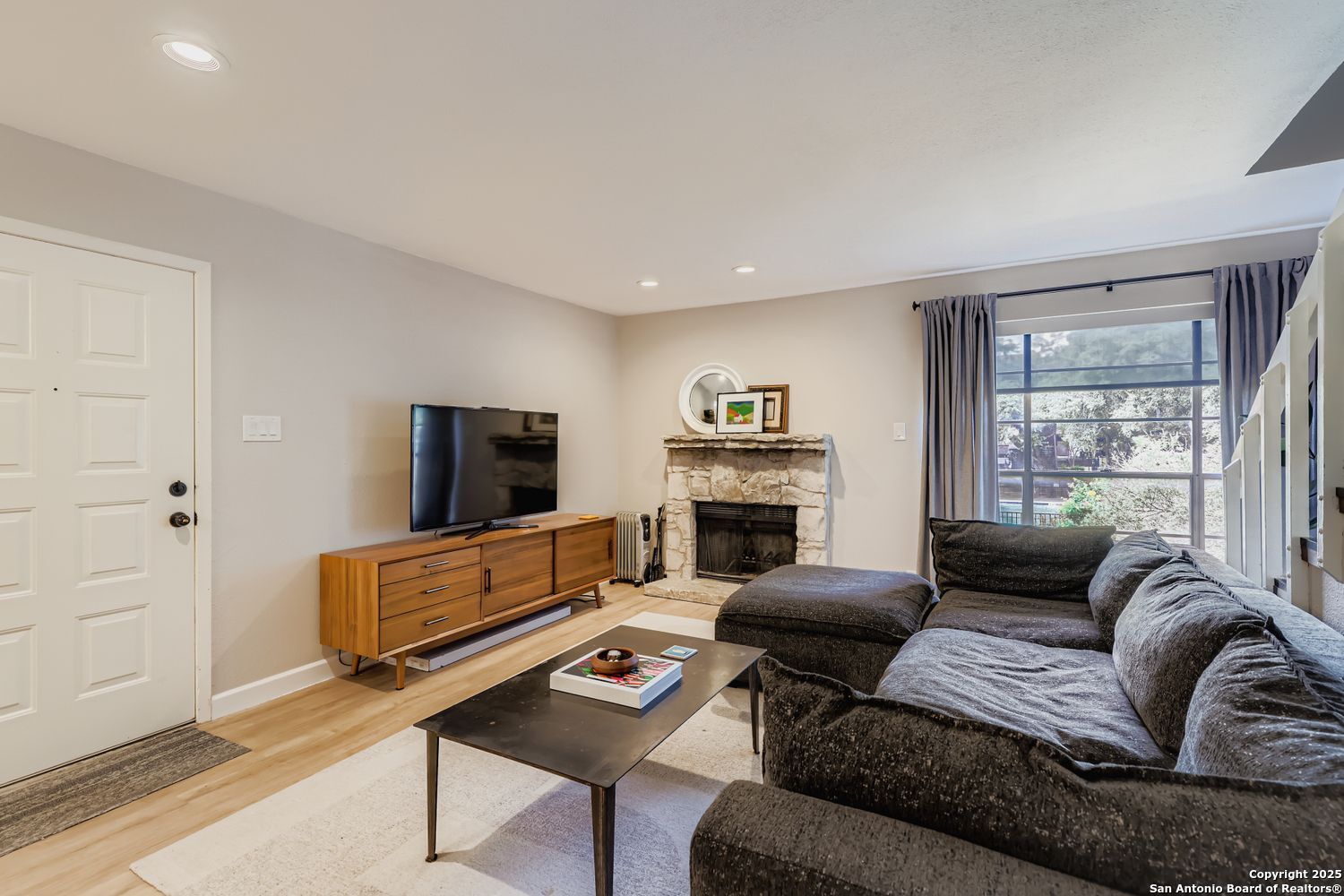 10527 Perrin Beitel A212