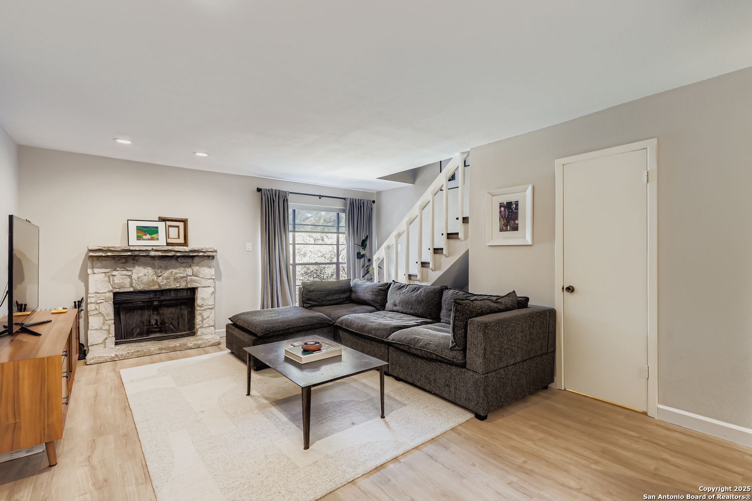 10527 Perrin Beitel A212