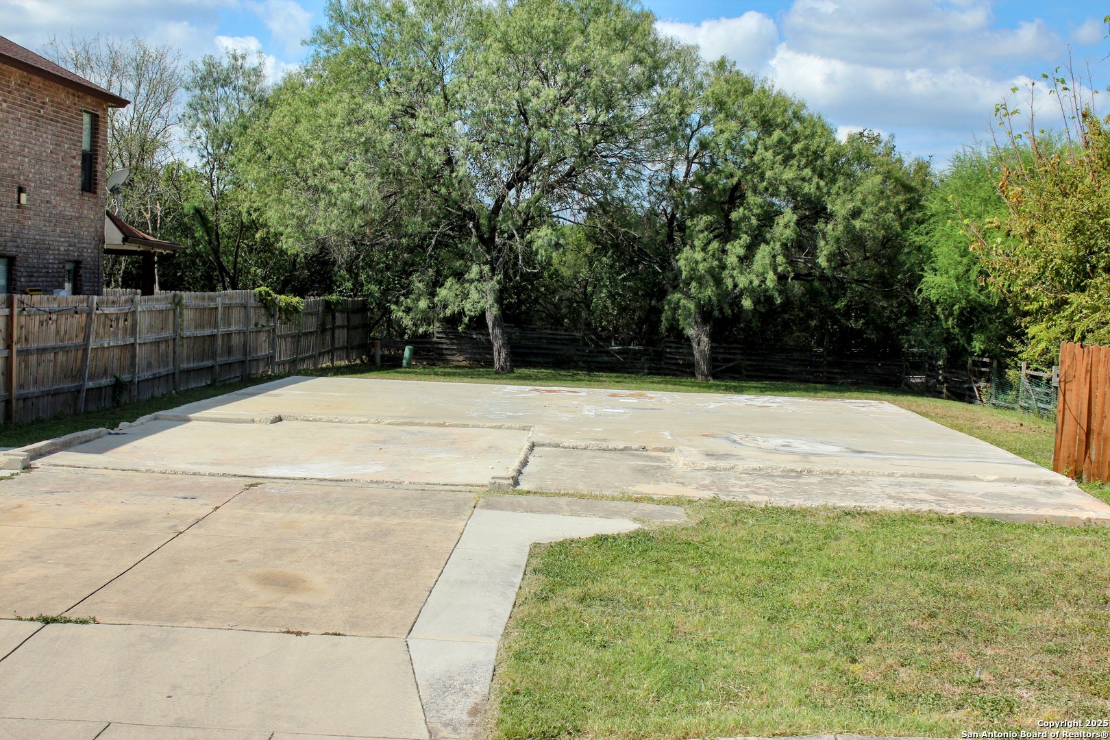 7142 Shady Elms