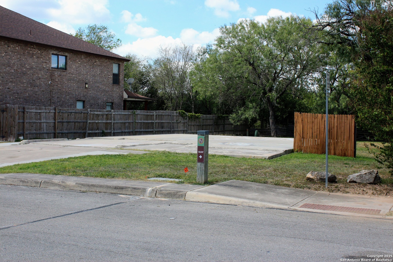 7142 Shady Elms