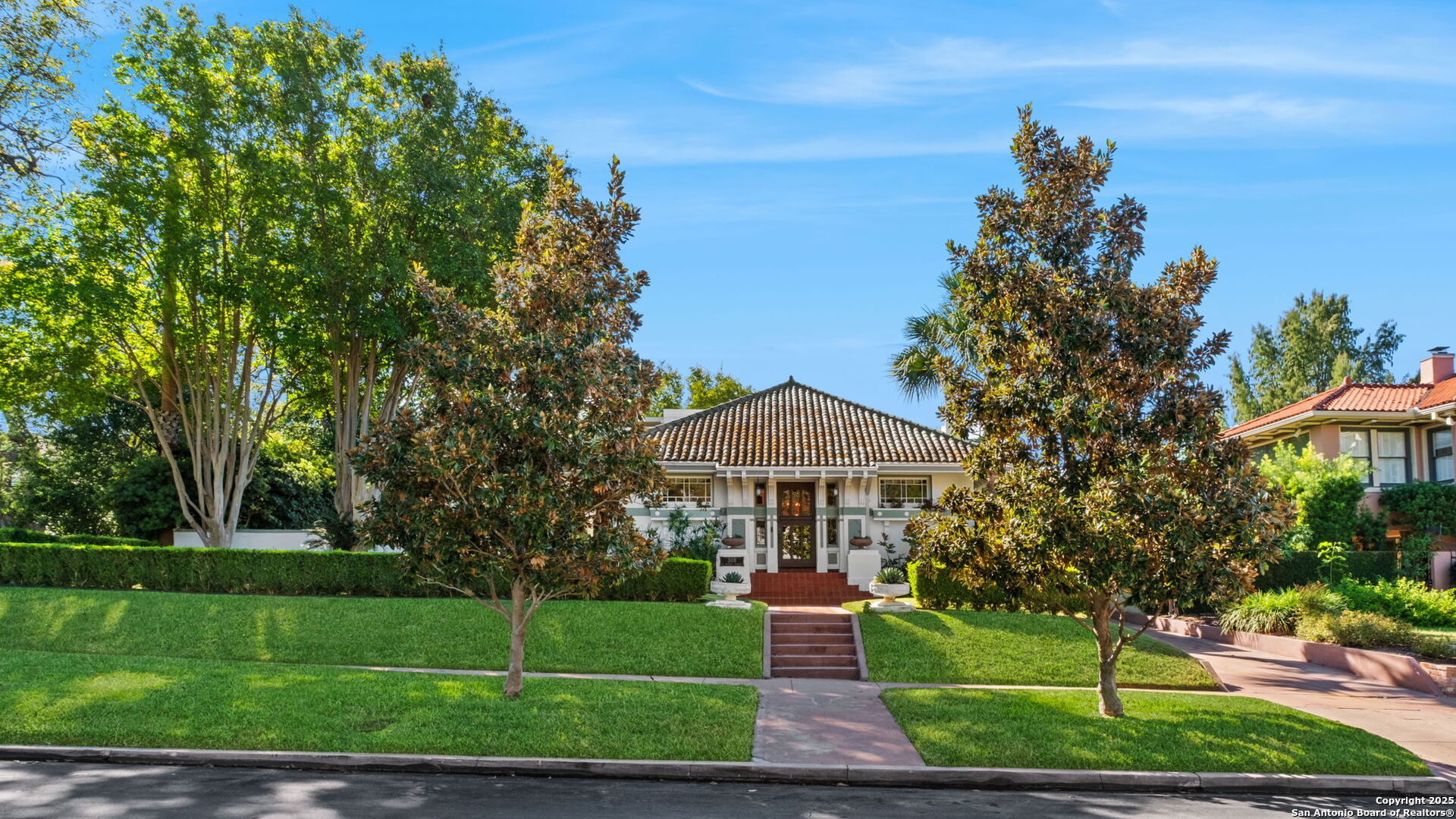 308 W Summit Ave