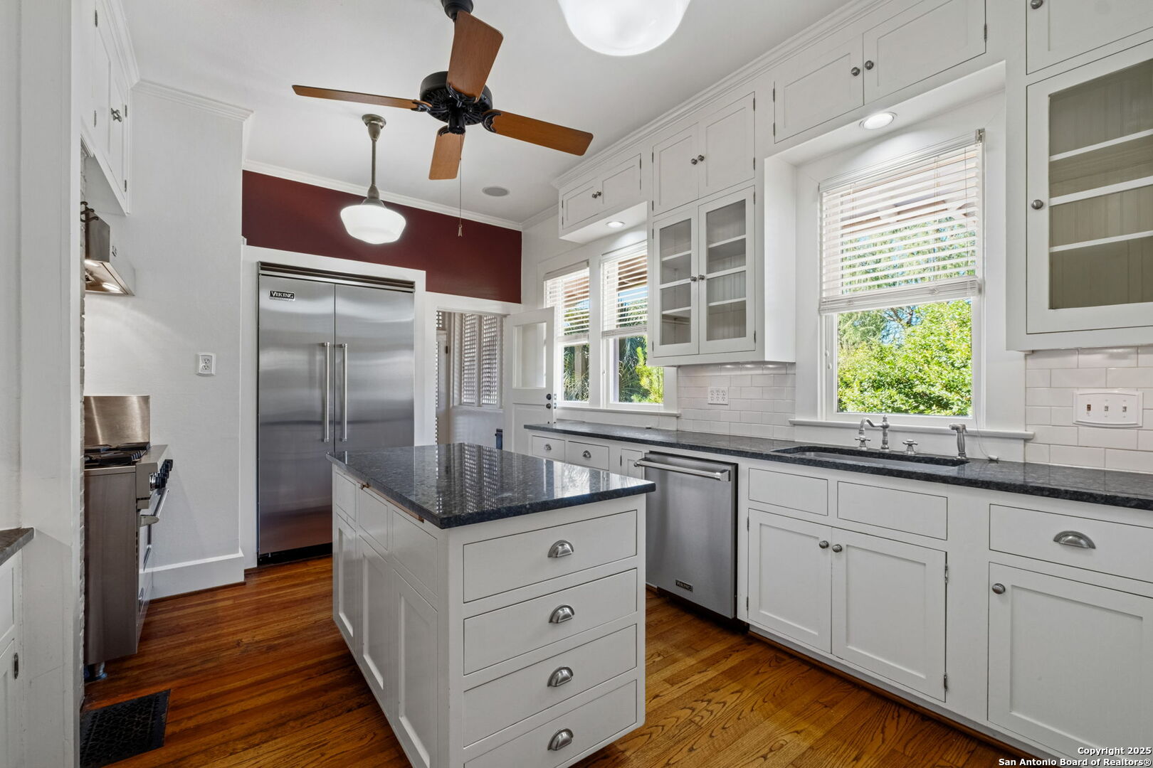 308 W Summit Ave