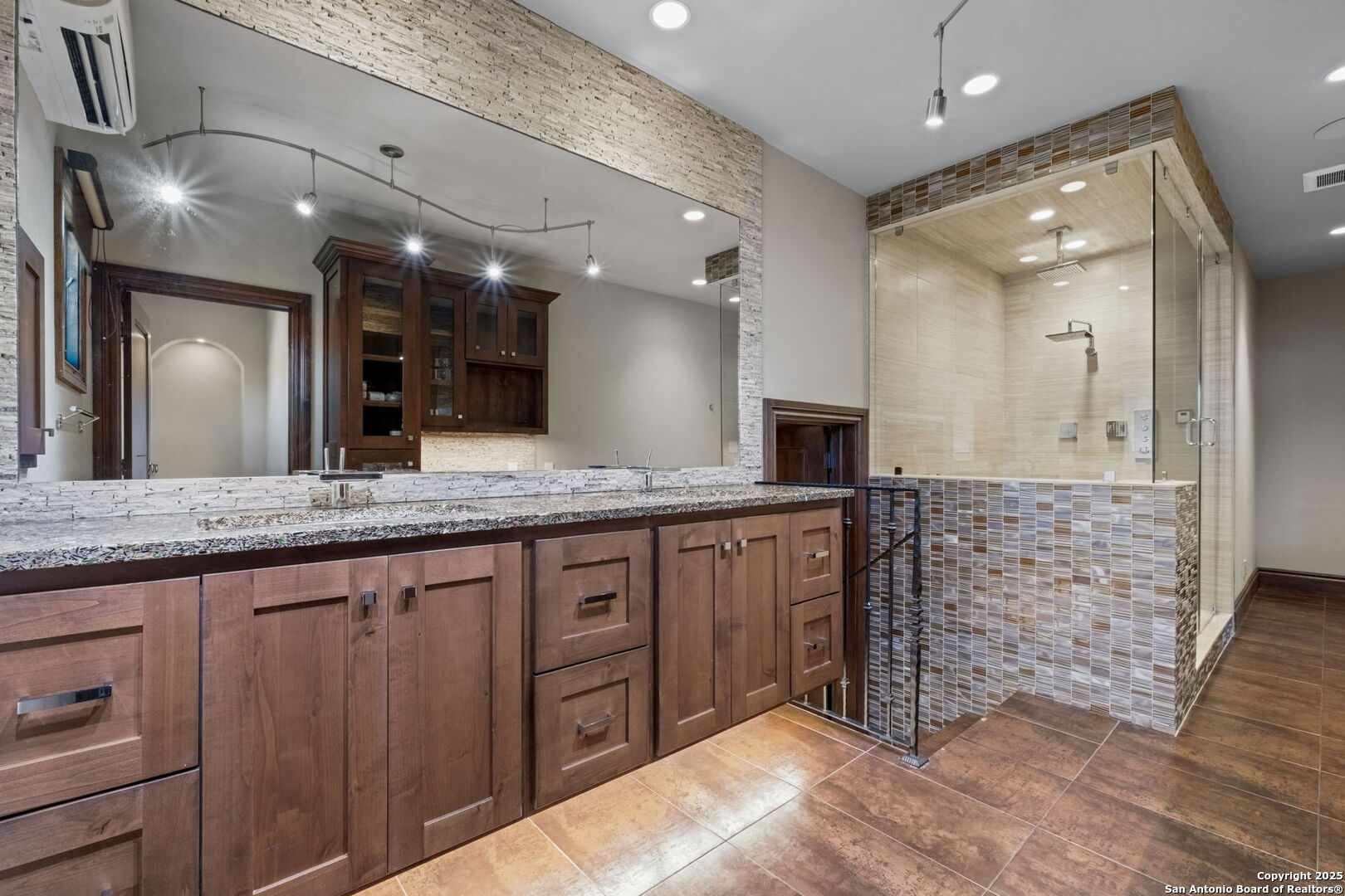 308 W Summit Ave