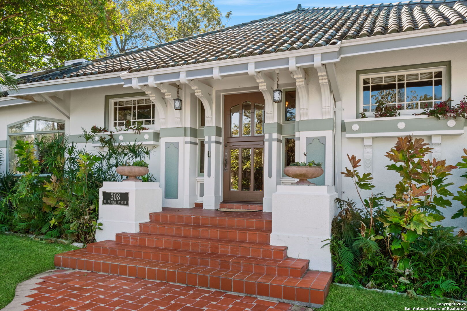 308 W Summit Ave