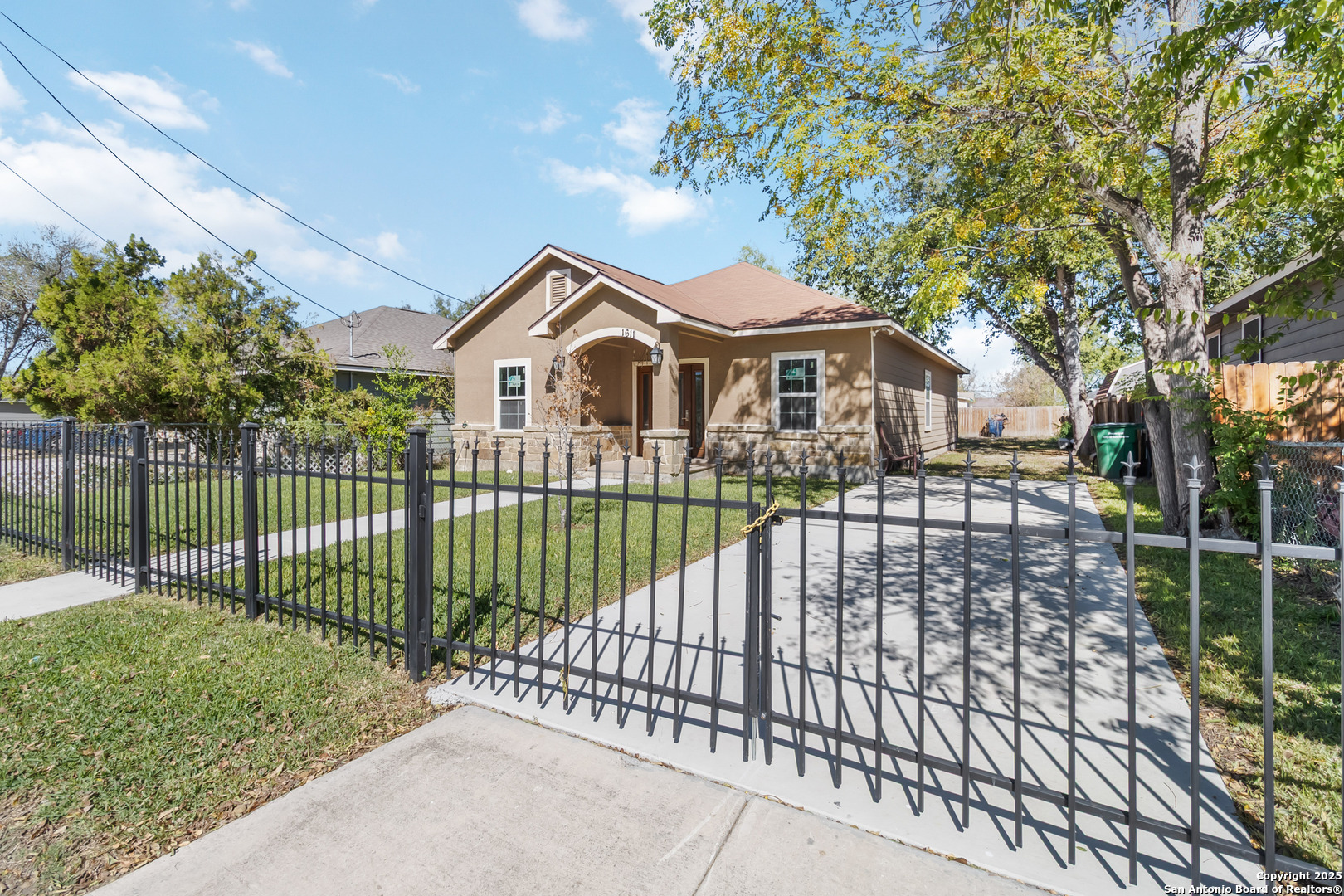 1611 Santa Rita