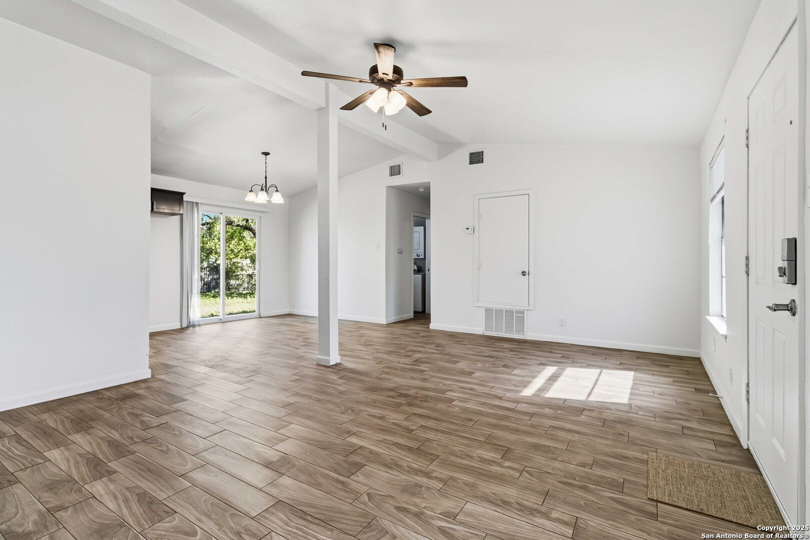 6207 Deer Valley