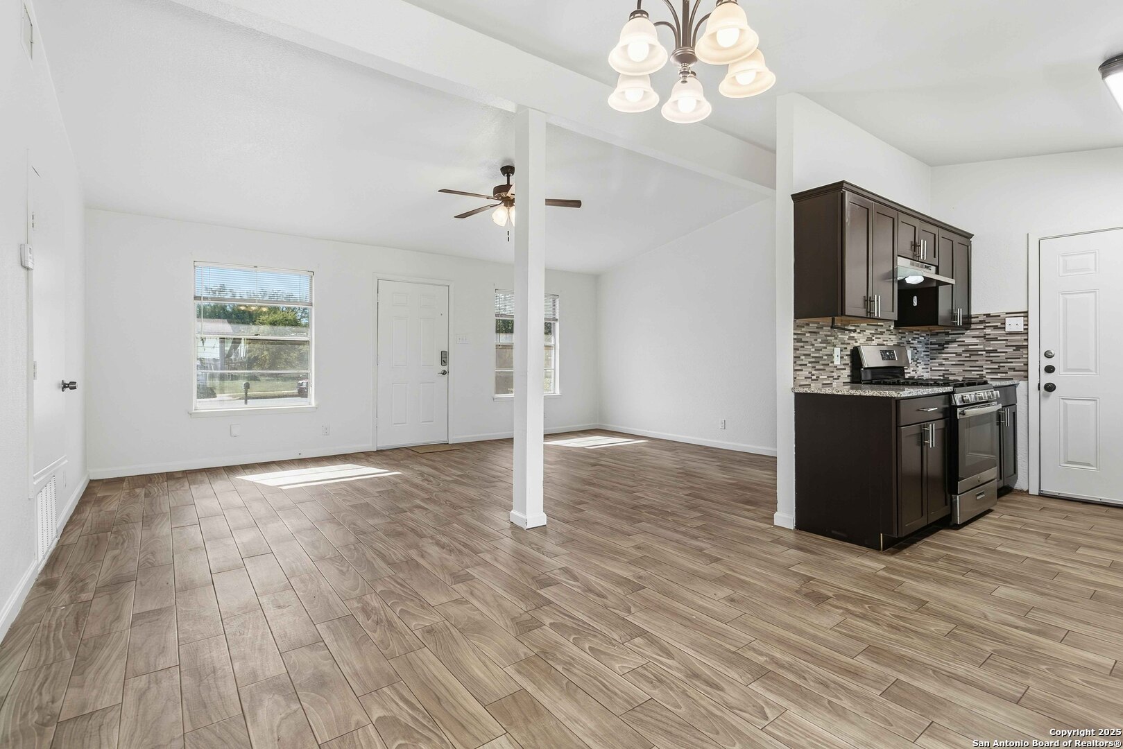 6207 Deer Valley